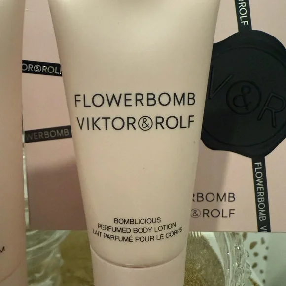 Viktor & Rolf Flowerbomb Deluxe Mini Gift Set NIB - Picture 5 of 8